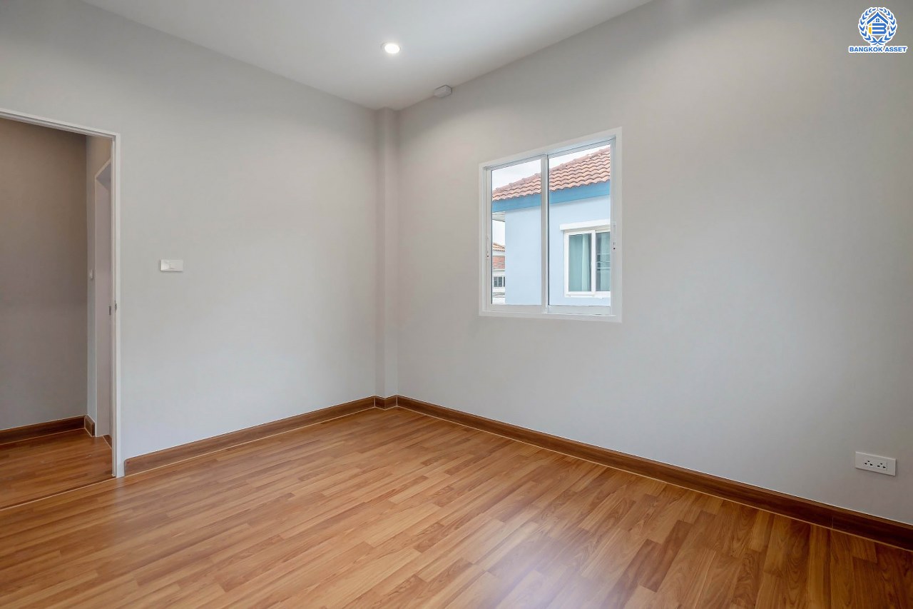 บ้านมือสองตกแต่งใหม่ ม.เพอร์เฟคเพลส1 ราชพฤกษ์ คุณภาพแบรนด์ Property Perfect เนื้อที่ 57.7 ตร.ว. บ้านเดี่ยวหลังใหญ่ ตอบโจทย์ทุกการอยู่อาศัย ฟังก์ชัน 3 ห้องนอน 3 ห้องน้ำ จอดรถได้ 2 คัน บนทำเลติดถนนราชพฤกษ์ ใกล้วงเวียนพระราม5 และรถไฟฟ้า "สถานีบางรักน้อยท่าอิฐ"